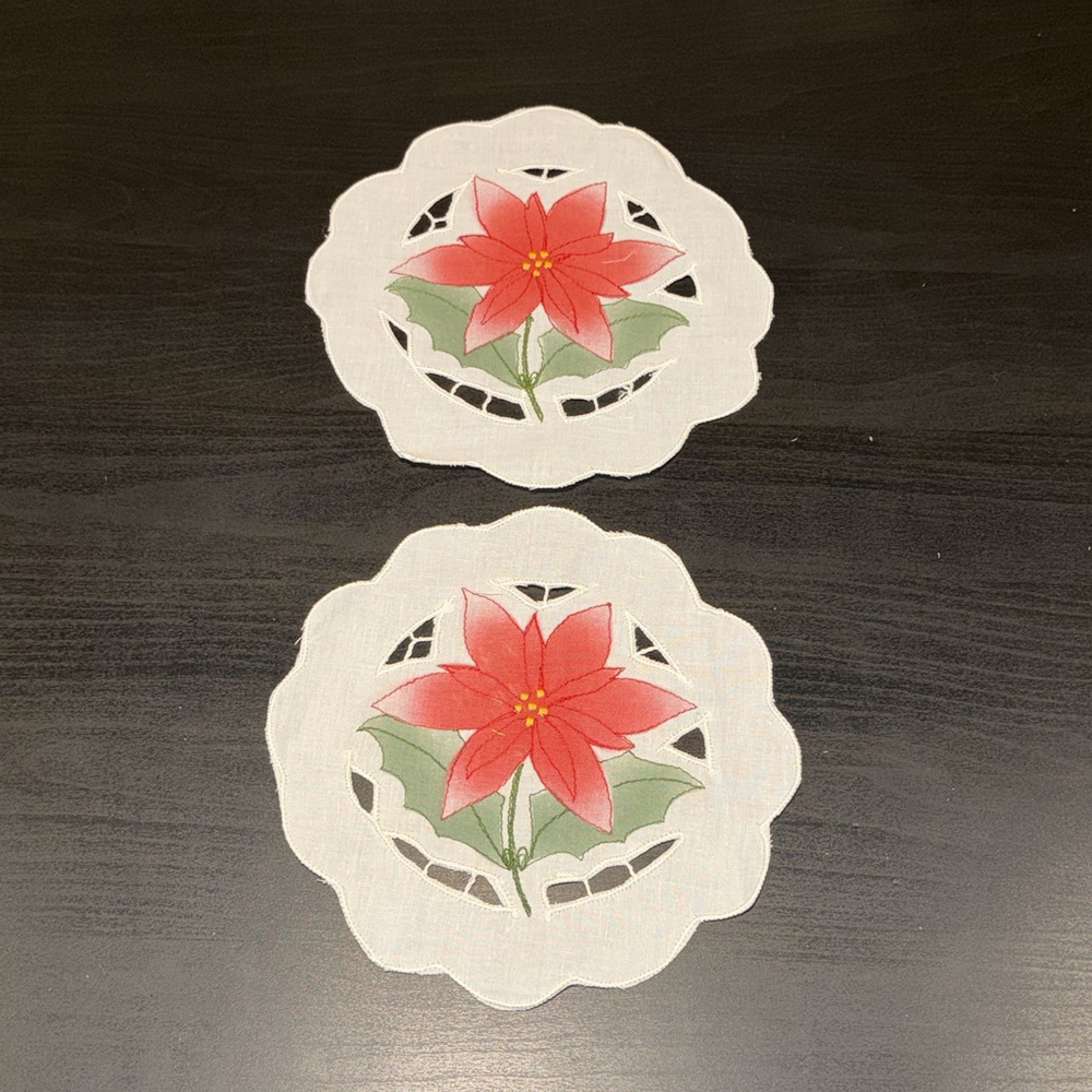 Vtg Christmas Poinsettia Doilies Set Of 2‎ Handcrafted Linen Embroidered 8” READ